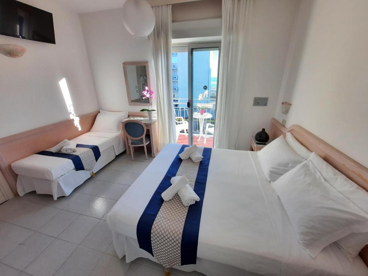 Hotel Margherita ลิโดดิเยโซโล ภายนอก รูปภาพ