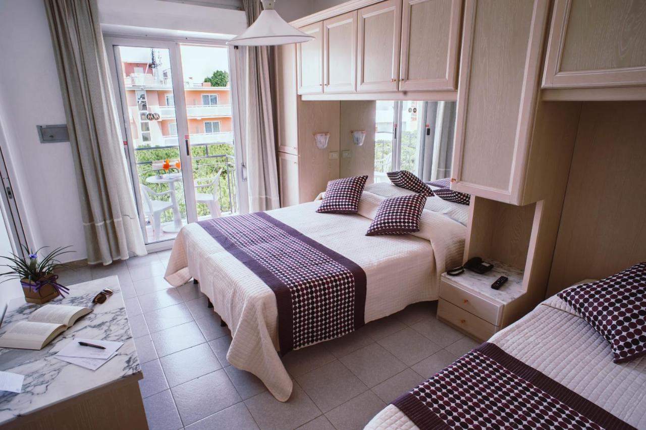 Hotel Margherita ลิโดดิเยโซโล ภายนอก รูปภาพ