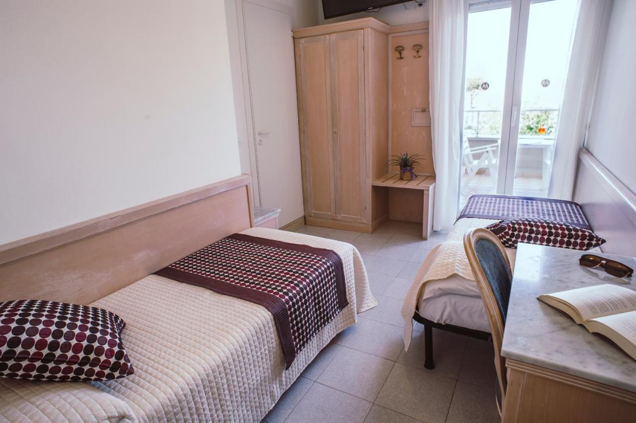 Hotel Margherita ลิโดดิเยโซโล ภายนอก รูปภาพ