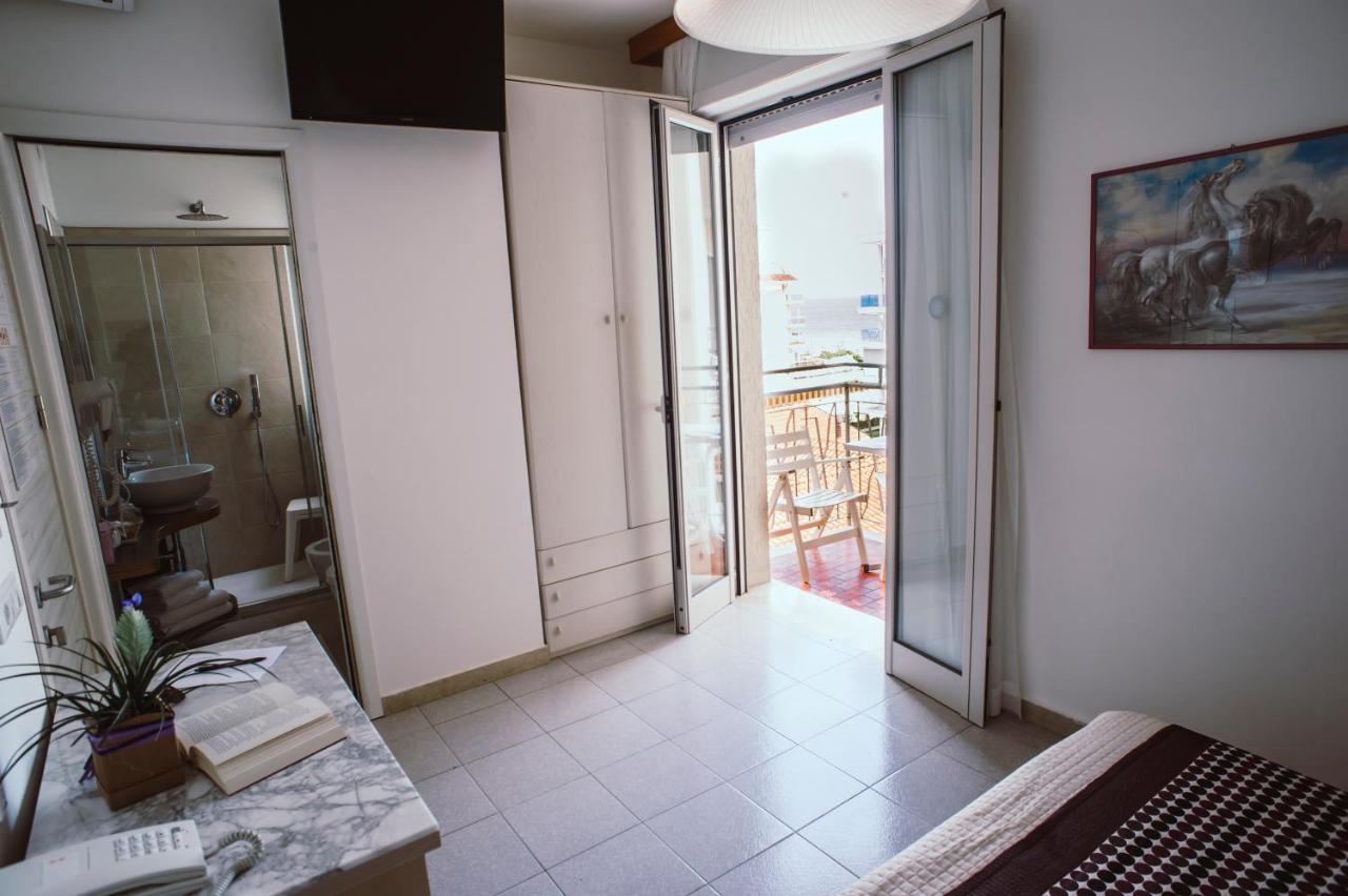 Hotel Margherita ลิโดดิเยโซโล ภายนอก รูปภาพ