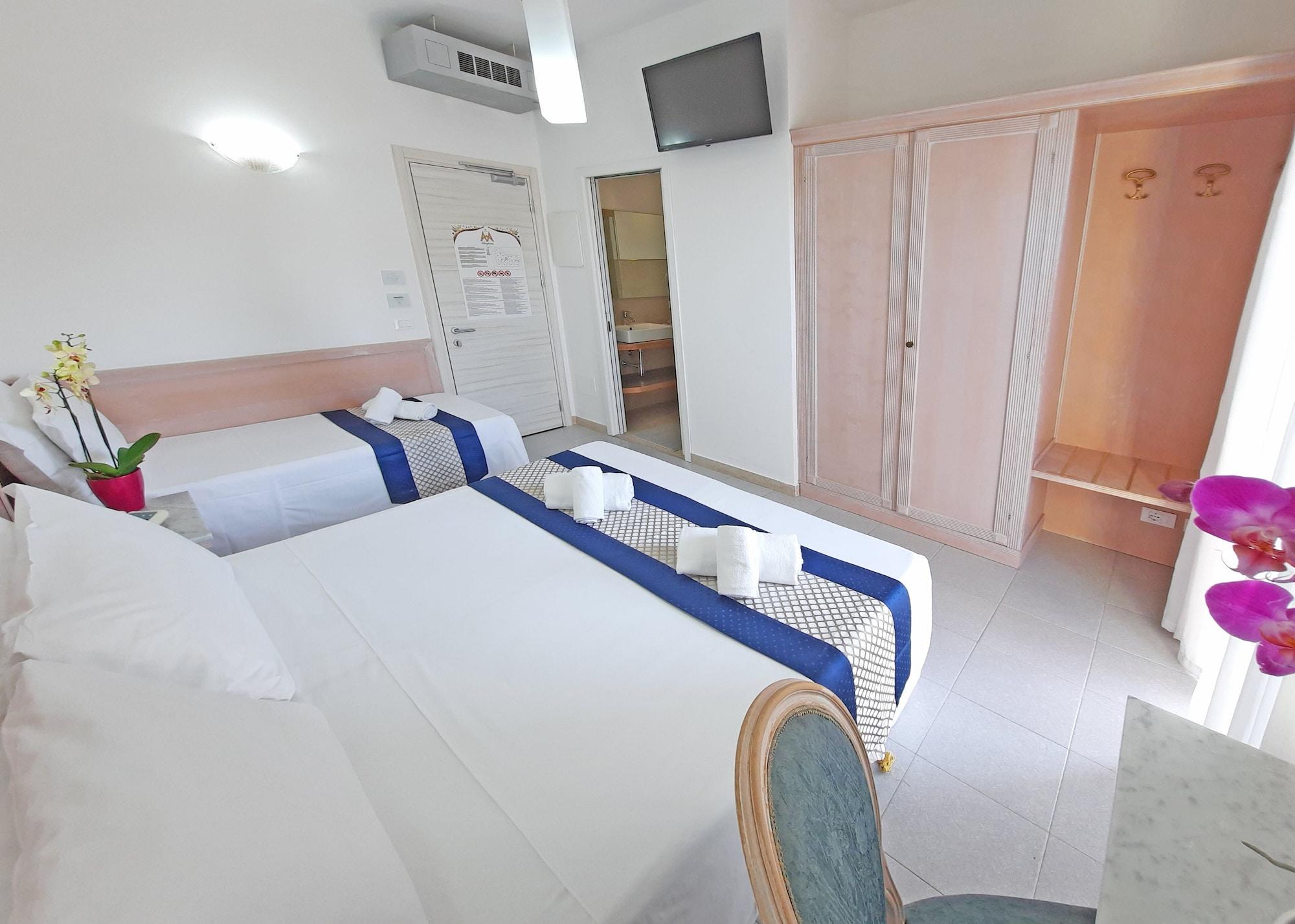 Hotel Margherita ลิโดดิเยโซโล ภายนอก รูปภาพ
