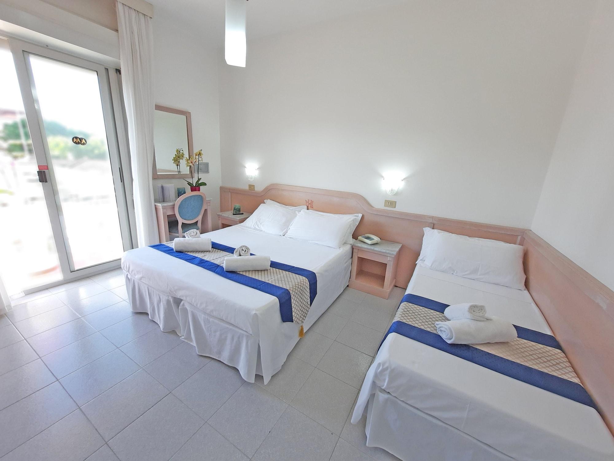 Hotel Margherita ลิโดดิเยโซโล ภายนอก รูปภาพ