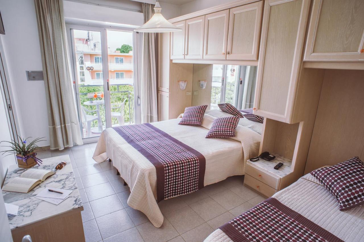 Hotel Margherita ลิโดดิเยโซโล ภายนอก รูปภาพ