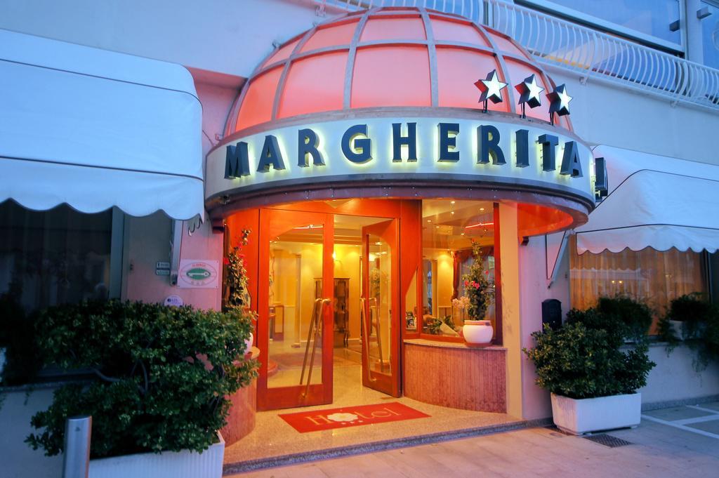 Hotel Margherita ลิโดดิเยโซโล ภายนอก รูปภาพ
