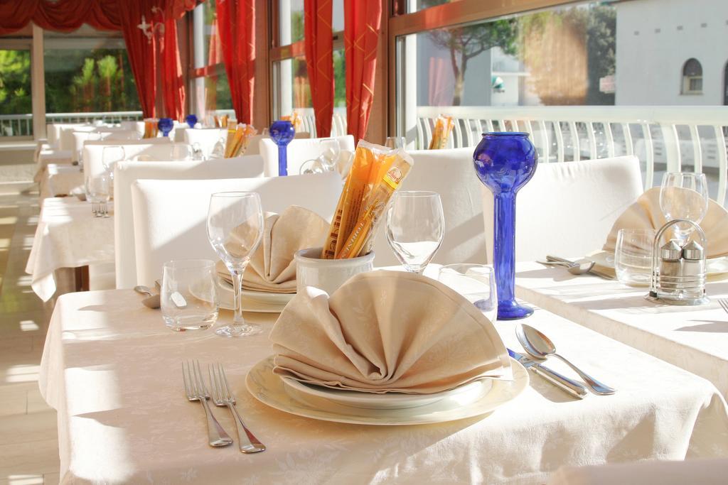 Hotel Margherita ลิโดดิเยโซโล ภายนอก รูปภาพ