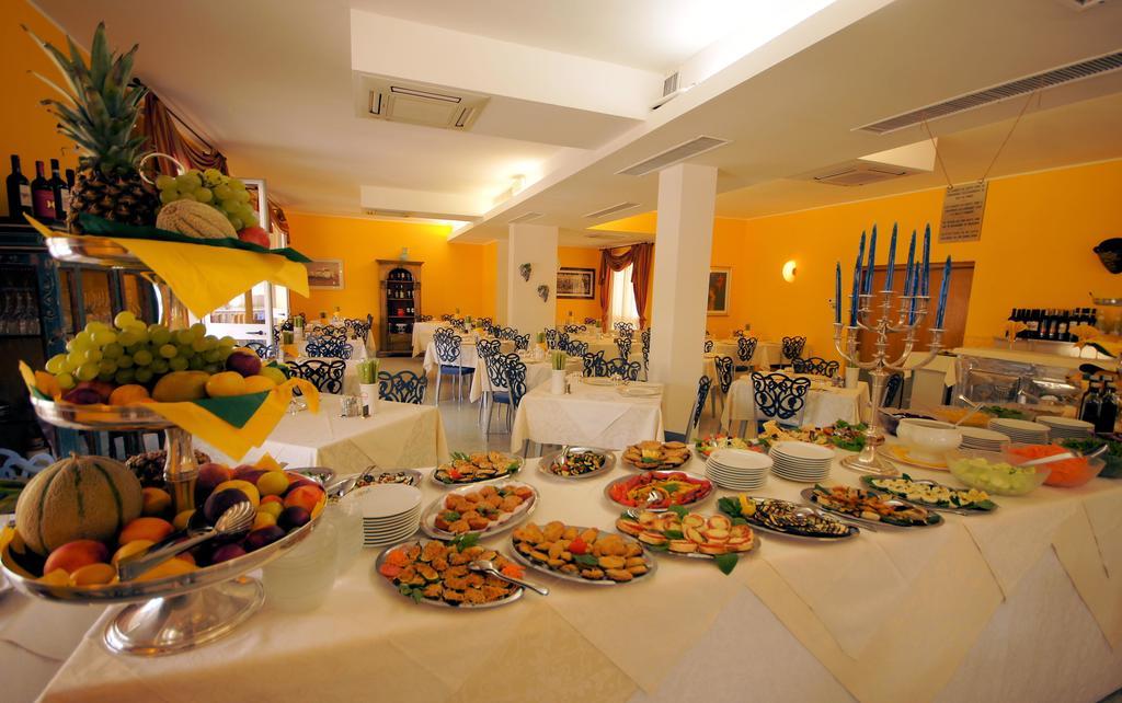 Hotel Margherita ลิโดดิเยโซโล ภายนอก รูปภาพ