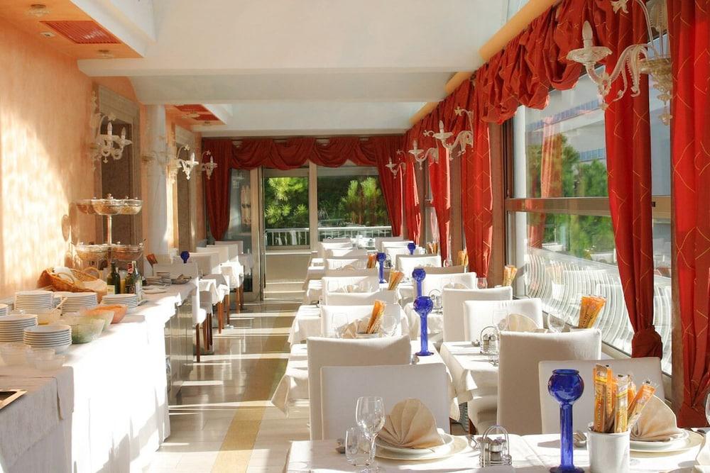 Hotel Margherita ลิโดดิเยโซโล ภายนอก รูปภาพ