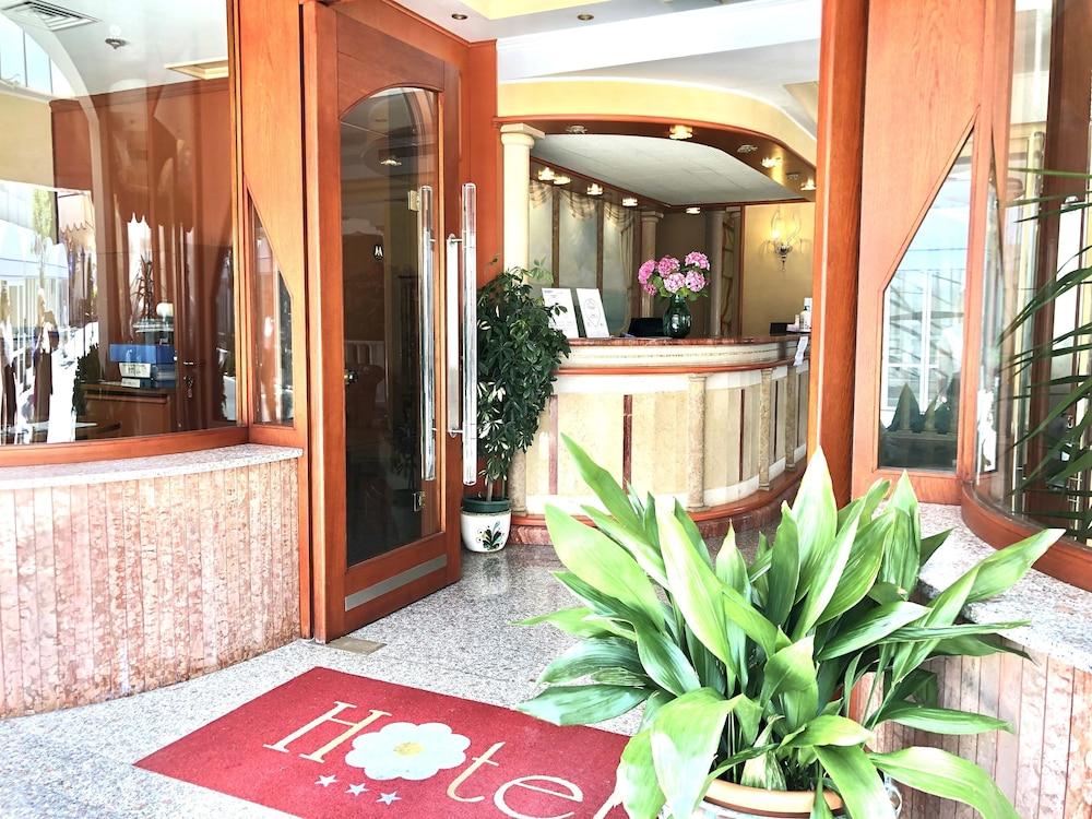 Hotel Margherita ลิโดดิเยโซโล ภายนอก รูปภาพ