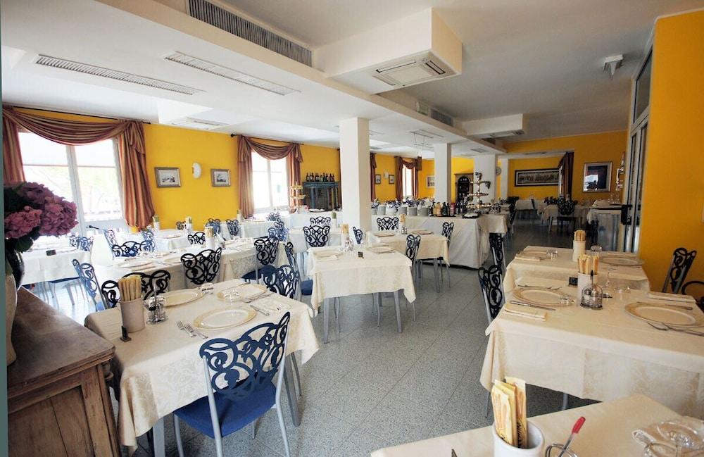 Hotel Margherita ลิโดดิเยโซโล ภายนอก รูปภาพ