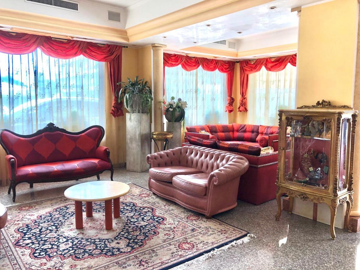 Hotel Margherita ลิโดดิเยโซโล ภายนอก รูปภาพ