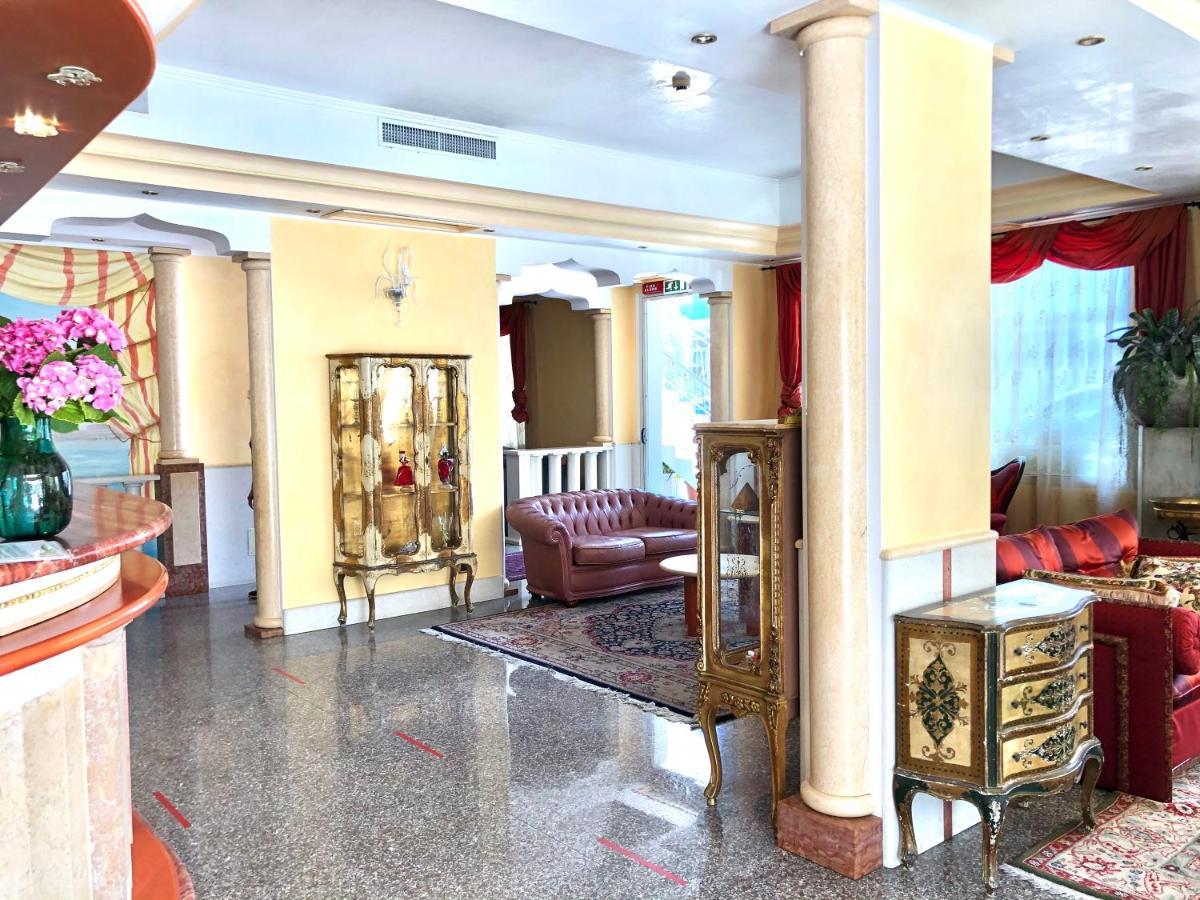 Hotel Margherita ลิโดดิเยโซโล ภายนอก รูปภาพ